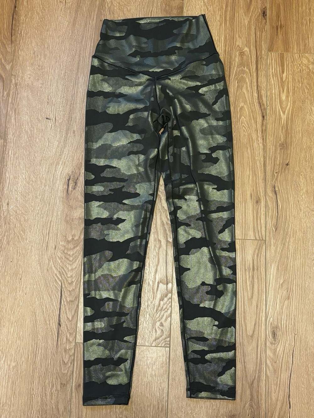 OFFLINE by Aerie Camo Foil High-Waisted Leggings Size S/P